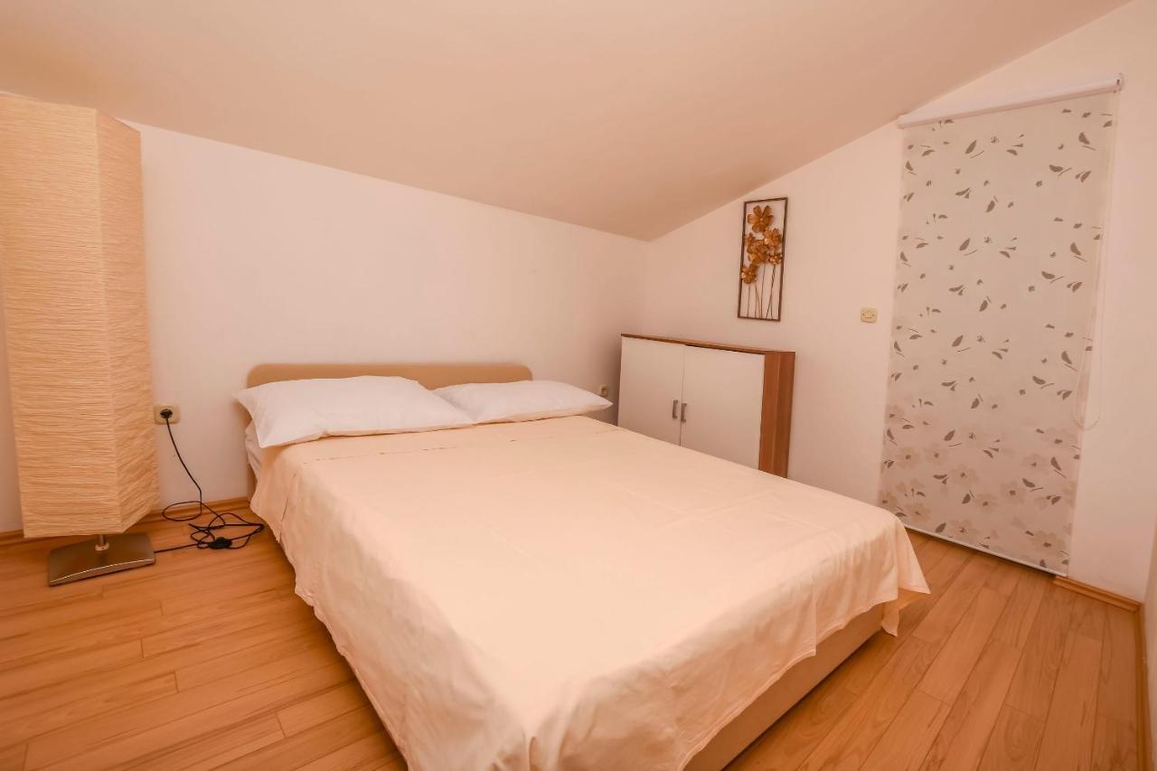 Apartment Zdravka Primosten Bagian luar foto
