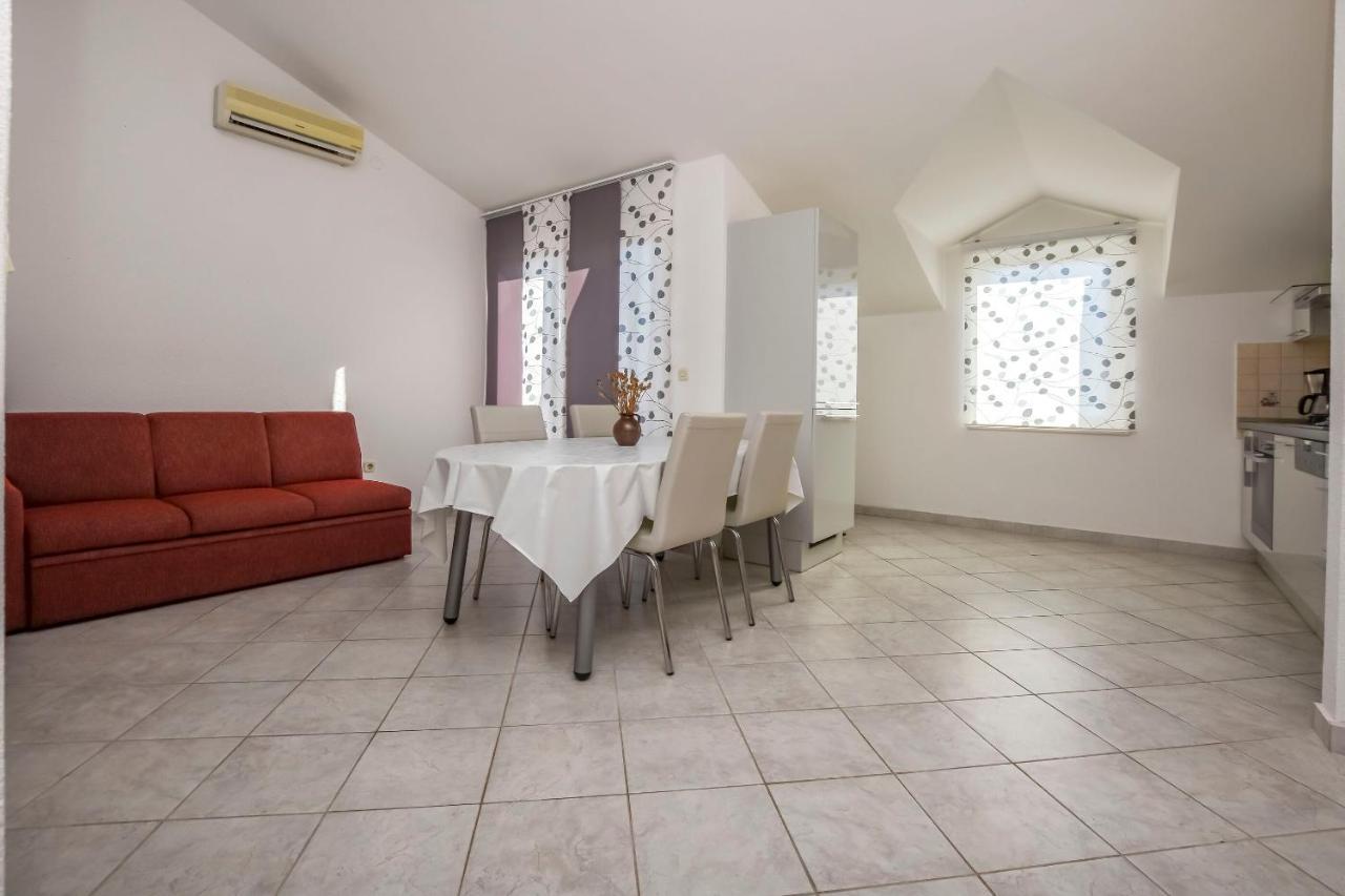Apartment Zdravka Primosten Bagian luar foto