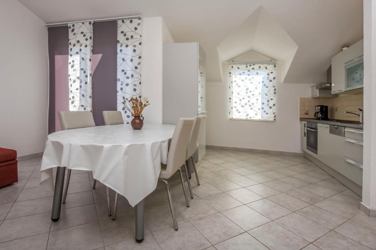 Apartment Zdravka Primosten Bagian luar foto