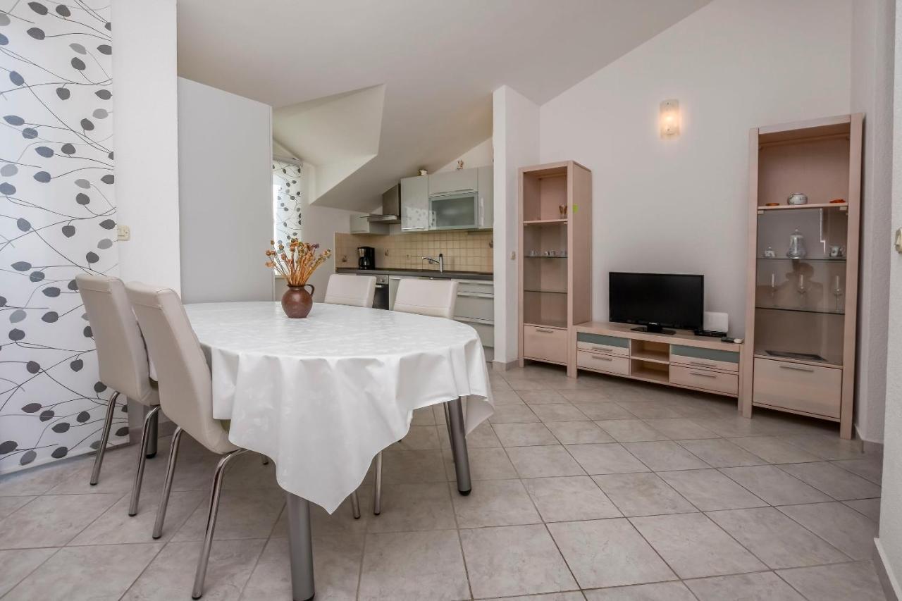 Apartment Zdravka Primosten Bagian luar foto